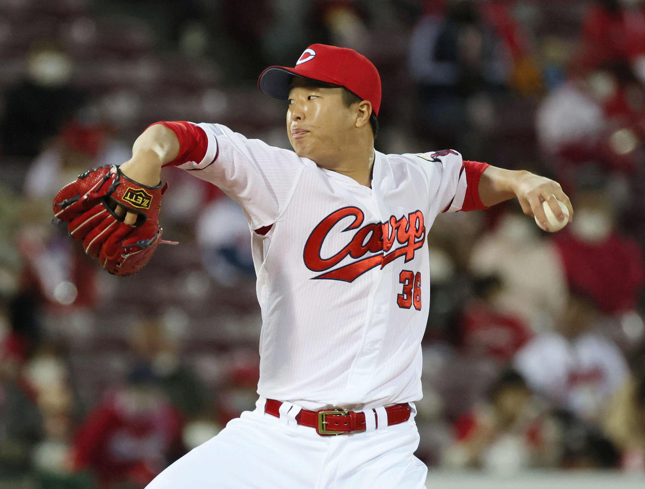 プロ野球広島対巨人　8回表巨人、広島三番手の塹江敦哉（撮影・加藤孝規）