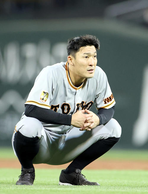 広島対巨人　7回表巨人2死満塁、遊ゴロに打ち取られ、悔しがる梶谷（撮影・狩俣裕三）
