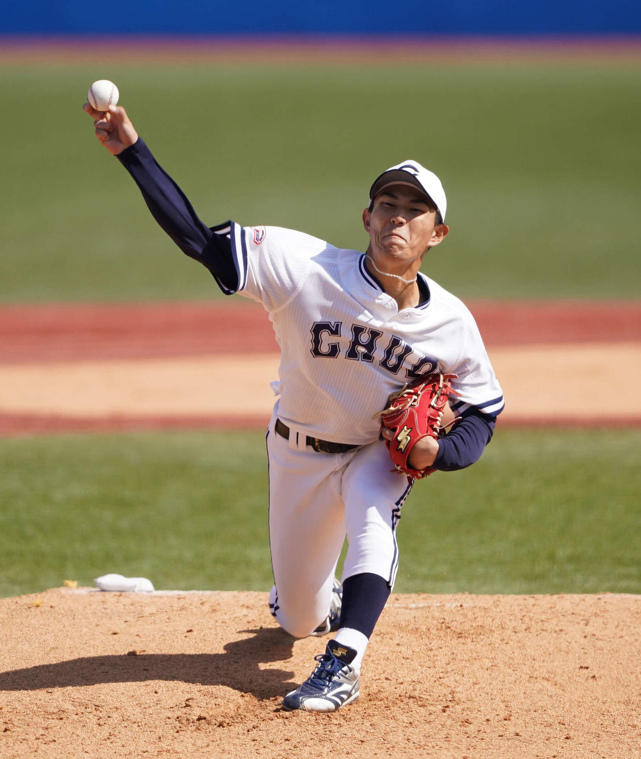 中大対亜大　先発し力投する中大・皆川（撮影・鈴木みどり）