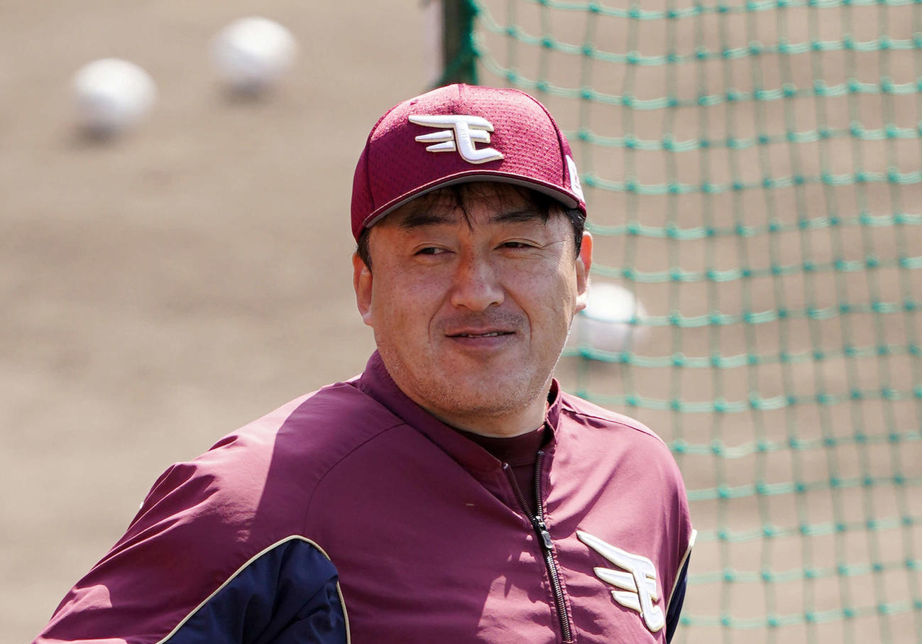 楽天石井GM兼監督（21年3月16日撮影）