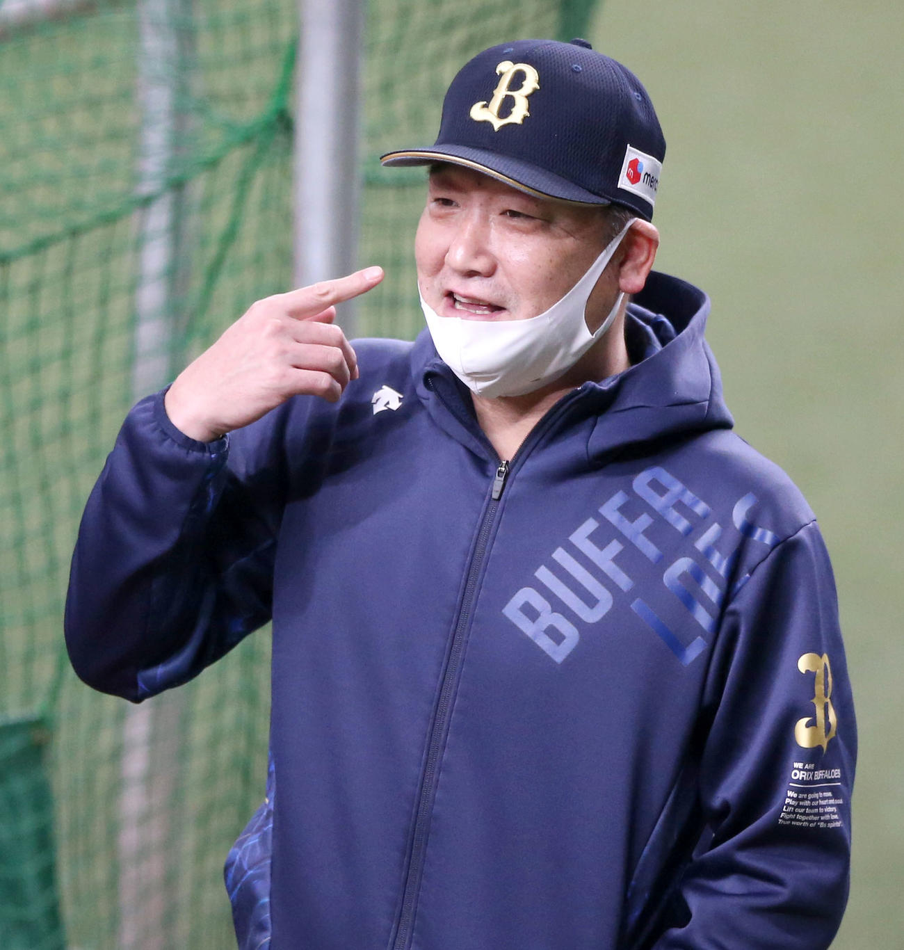 オリックス対日本ハム　試合前、中田の目を気にするオリックス中嶋監督（撮影・上山淳一）
