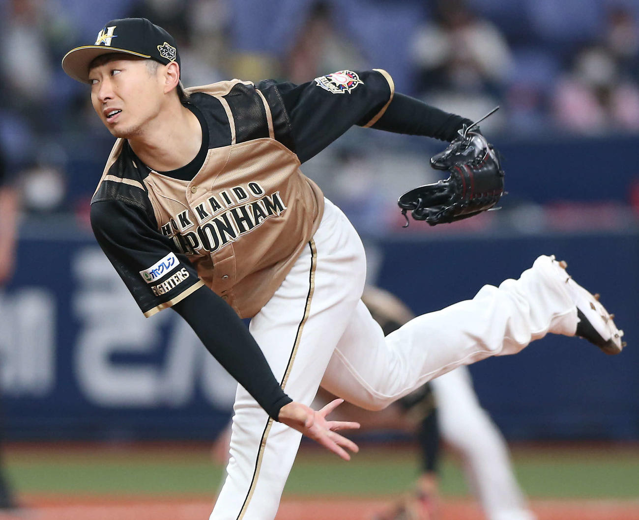 オリックス対日本ハム　力投する日本ハム先発の金子（撮影・上山淳一）
