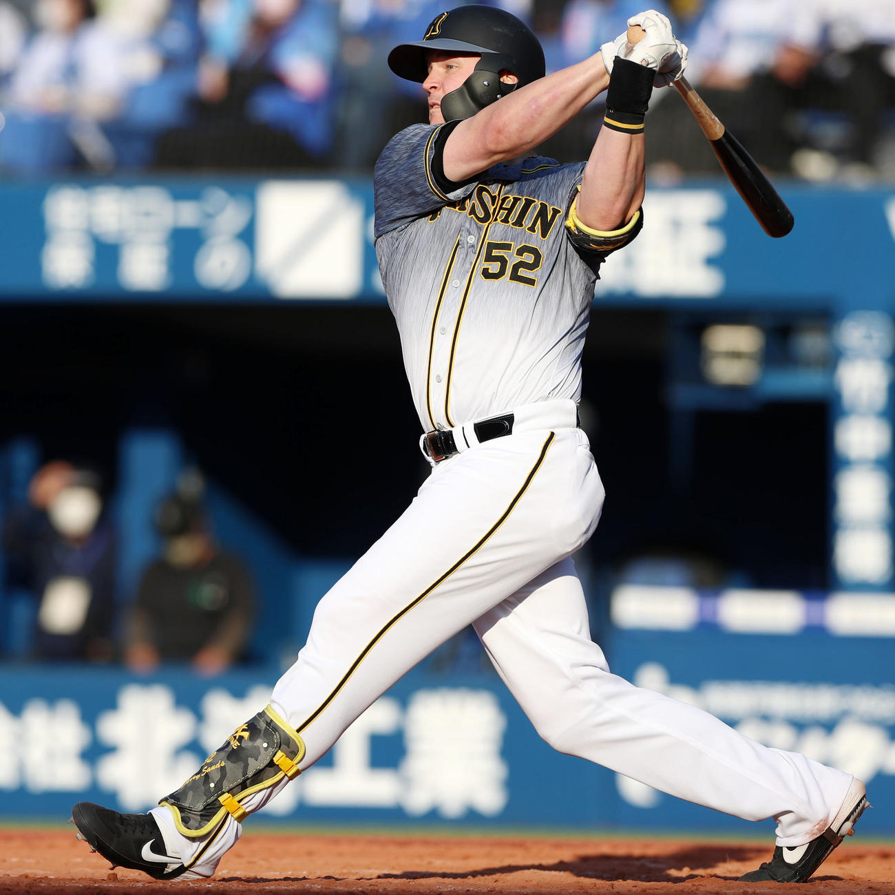 DeNA対阪神　9回表阪神1死一塁、サンズは左越え2点本塁打を放つ（撮影・加藤哉）