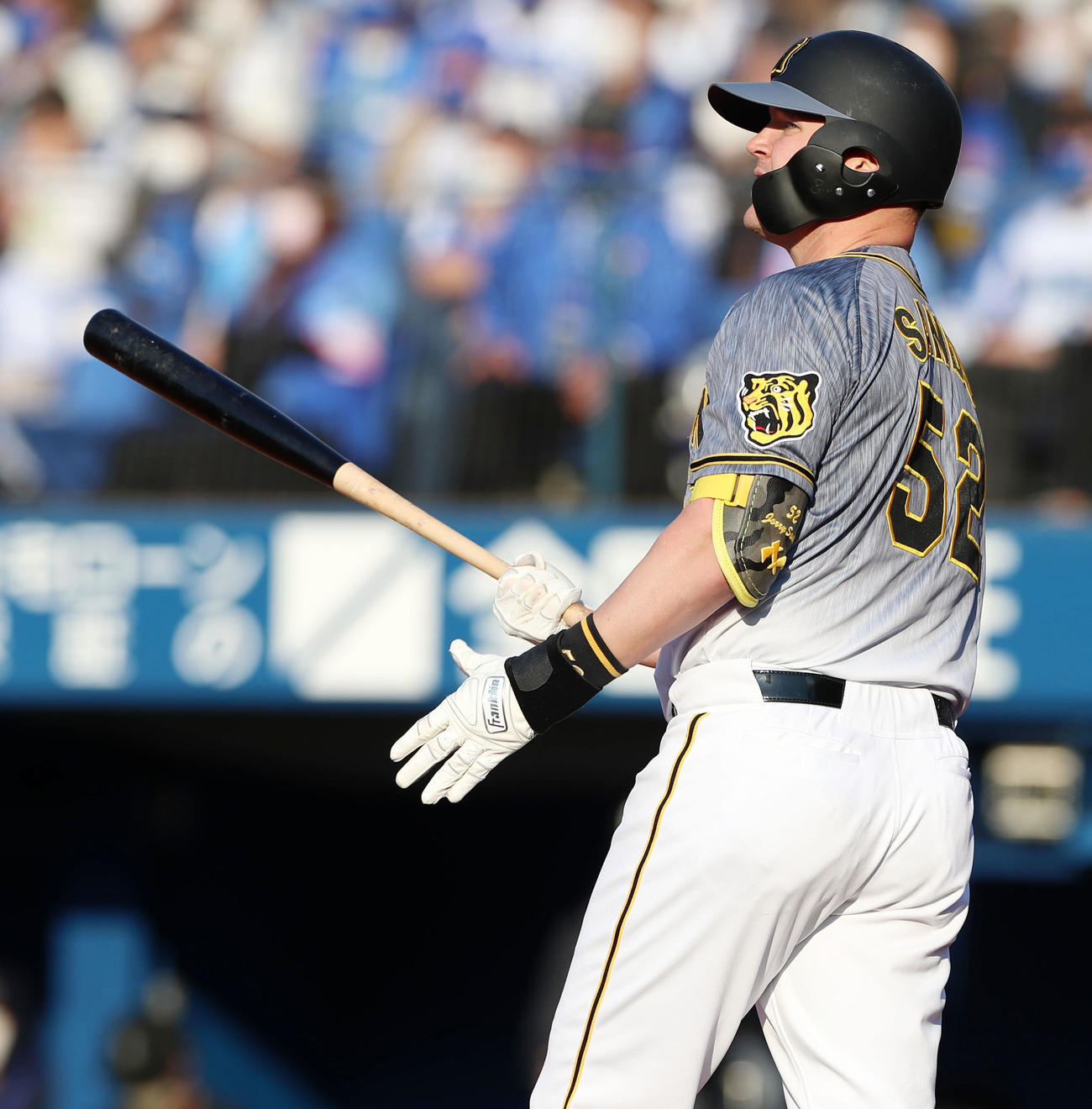 DeNA対阪神　9回表阪神1死一塁、サンズは左越え2点本塁打を放つ（撮影・加藤哉）