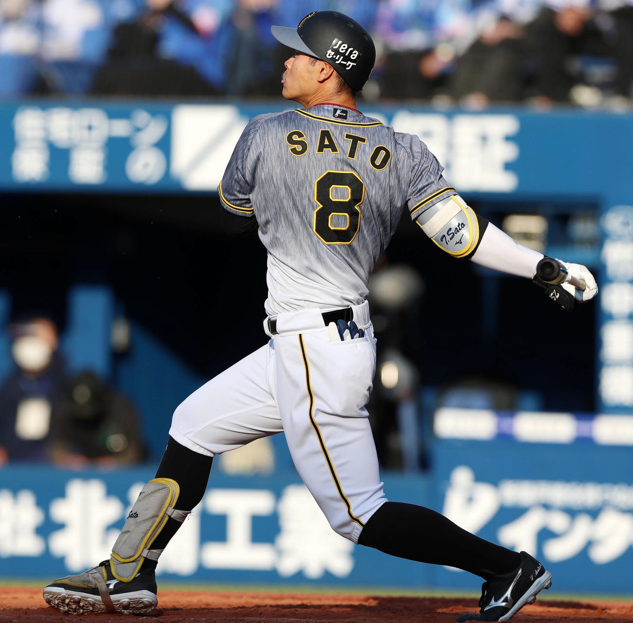 DeNA対阪神　9回表阪神1死、佐藤輝は中前打を放つ（撮影・加藤哉）