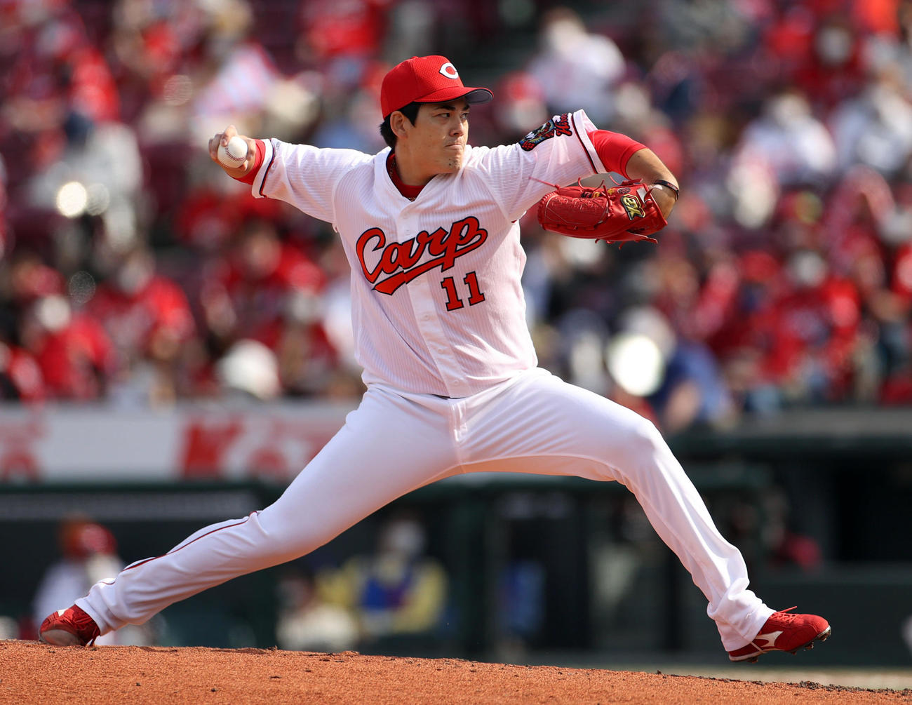 広島対巨人　広島先発の九里（撮影・狩俣裕三）