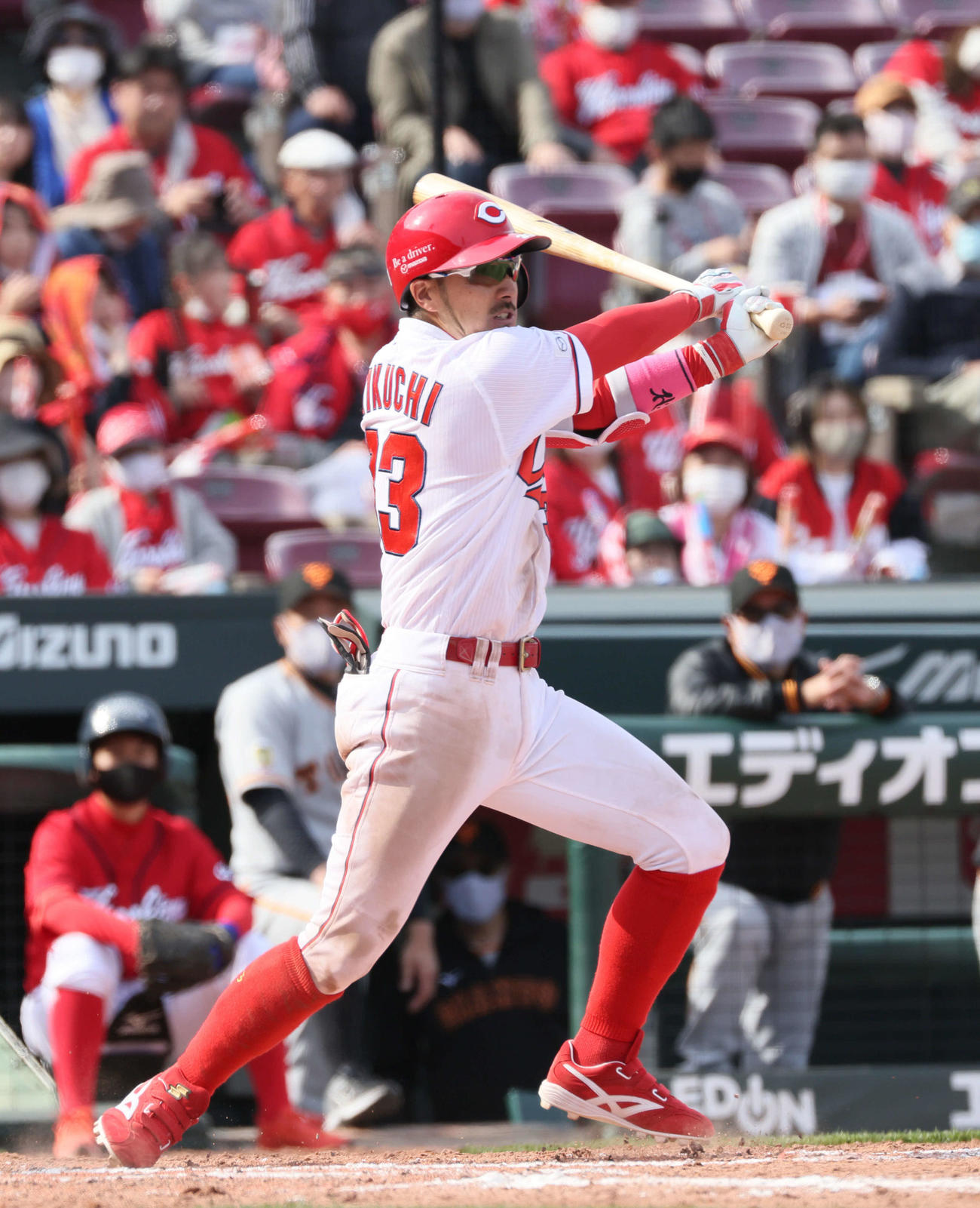 広島対巨人　4回裏広島2死二塁、菊池涼は勝ち越しの右適時打を放つ（撮影・加藤孝規）