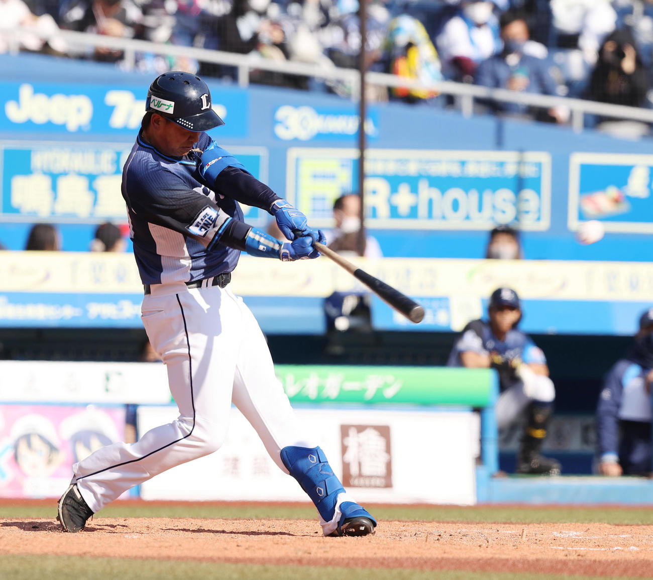 ロッテ対西武　5回表西武無死、左越えソロ本塁打を放つ愛斗（撮影・垰建太）