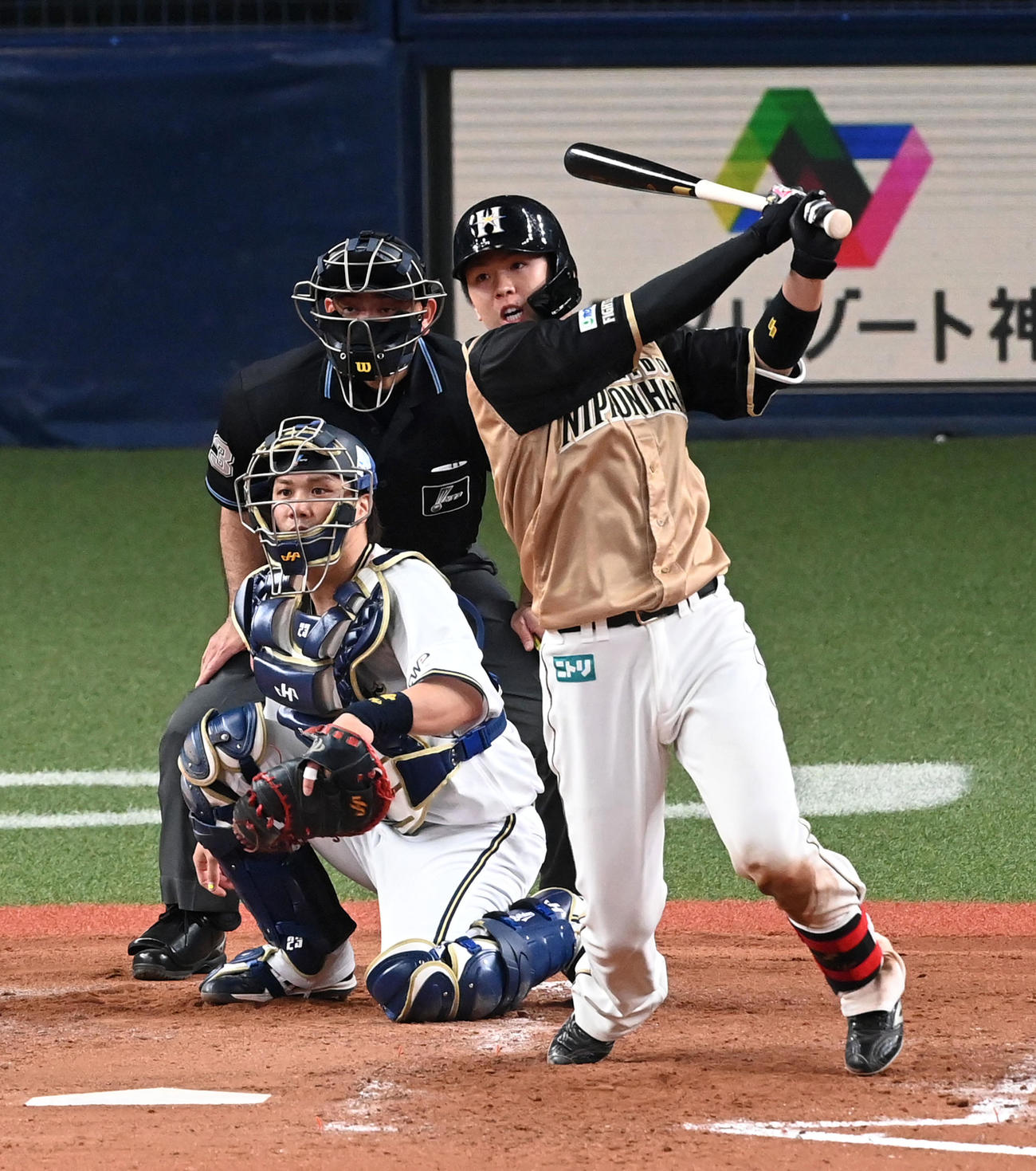 オリックス対日本ハム　5回表日本ハム1死二塁、清水は右前適時打を放つ（撮影・前岡正明）