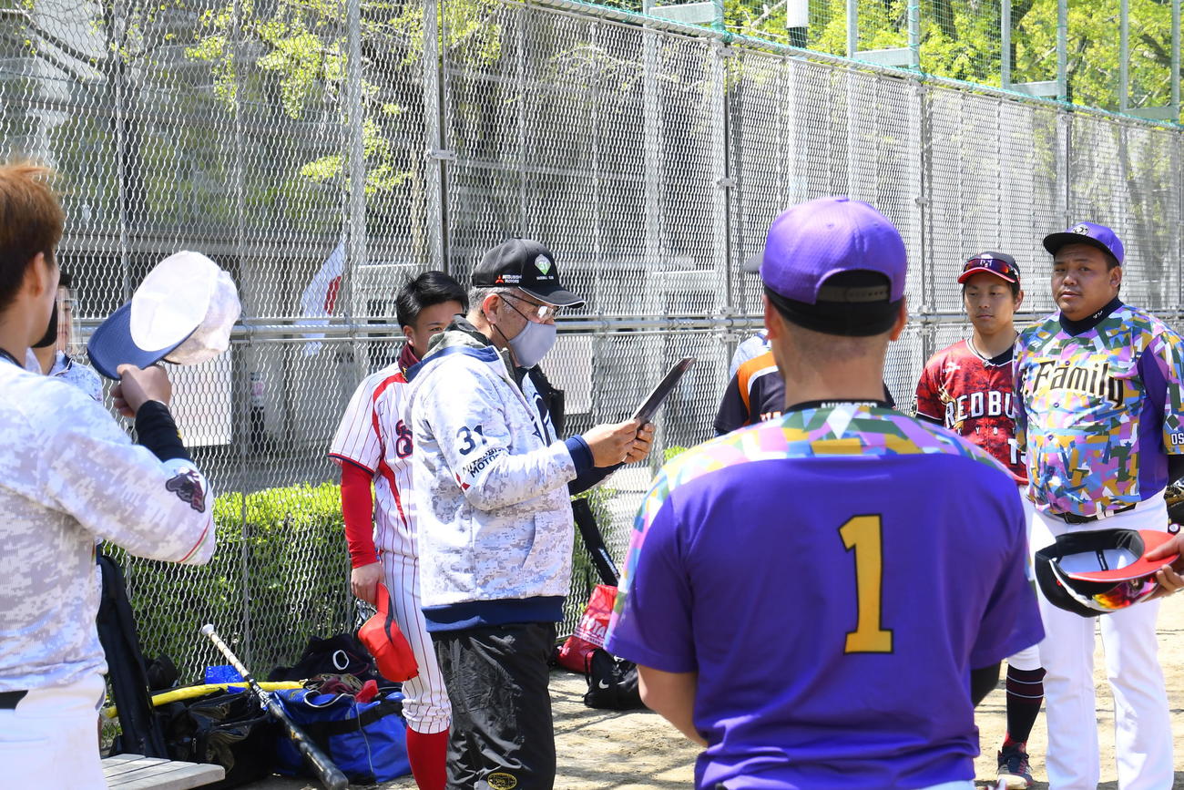 草野球チーム「（仮）掛布塾オールスターズ」初の練習試合に臨む掛布雅之HLT（撮影・中野椋）