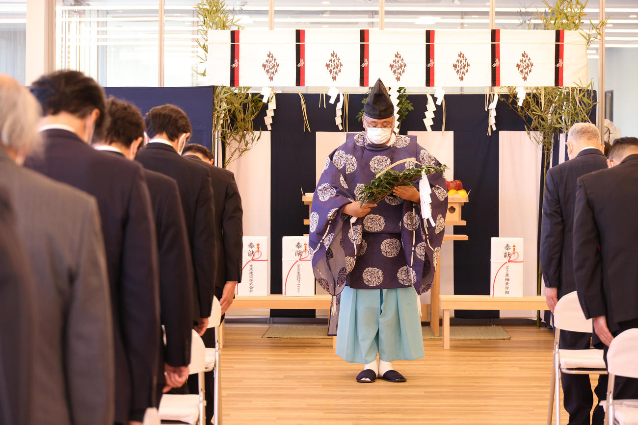 亜大硬式野球部日の出寮竣工（しゅんこう）式（撮影・中島郁夫）
