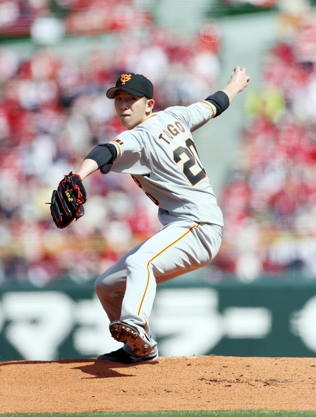 広島対巨人　巨人先発の戸郷（撮影・狩俣裕三）