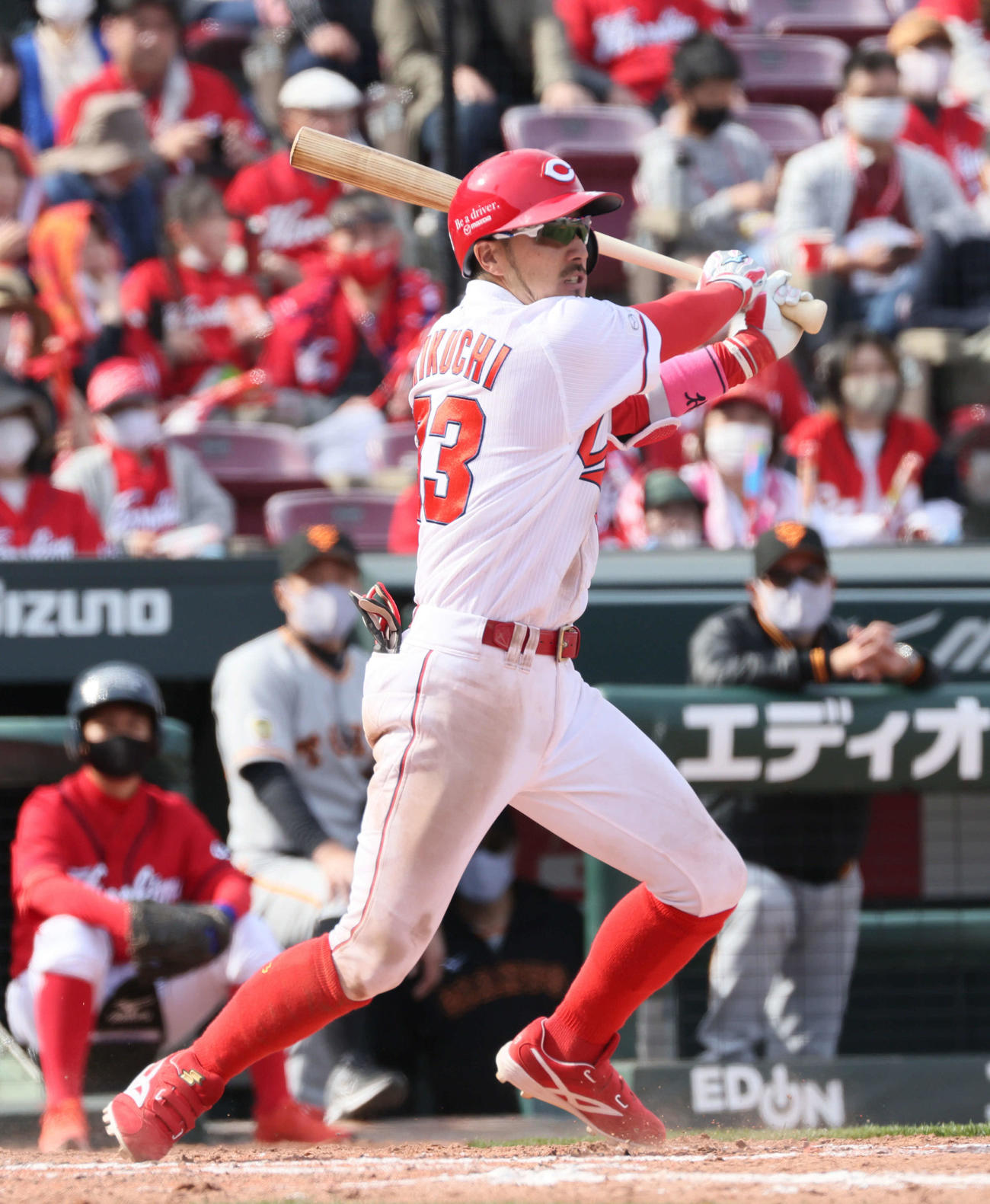 広島対巨人　4回裏広島2死二塁、菊池涼は勝ち越しの右前適時打を放つ（撮影・加藤孝規）