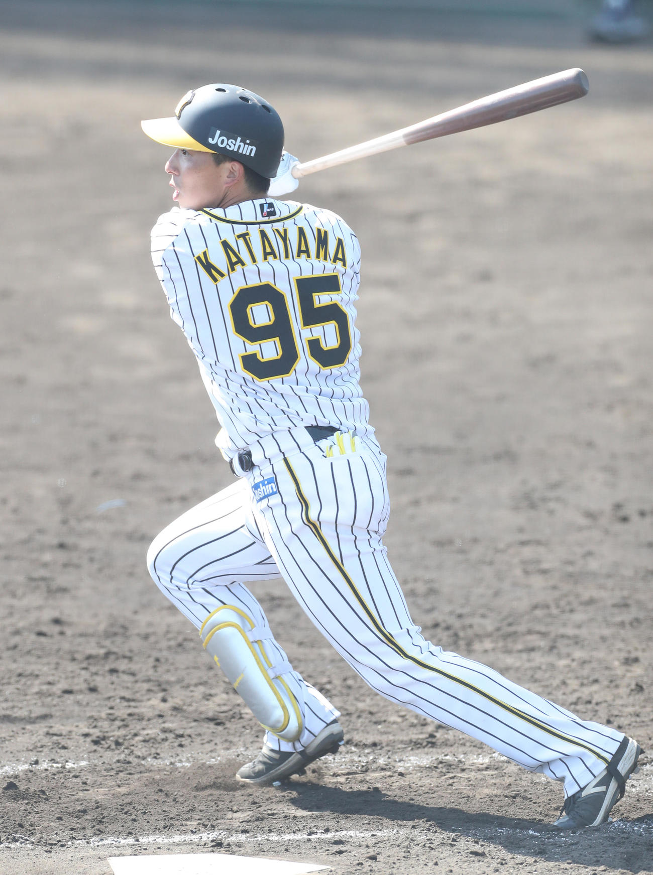 大阪ガス戦で片山は左越え二塁打を放つ（代表撮影）