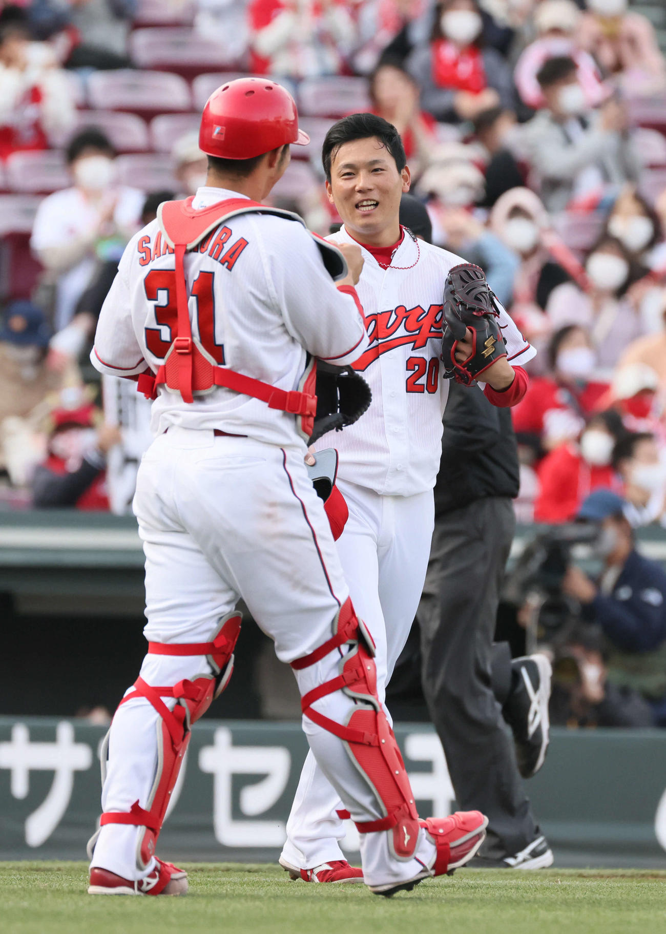 広島対巨人　しっかり抑えた栗林（撮影・加藤孝規）