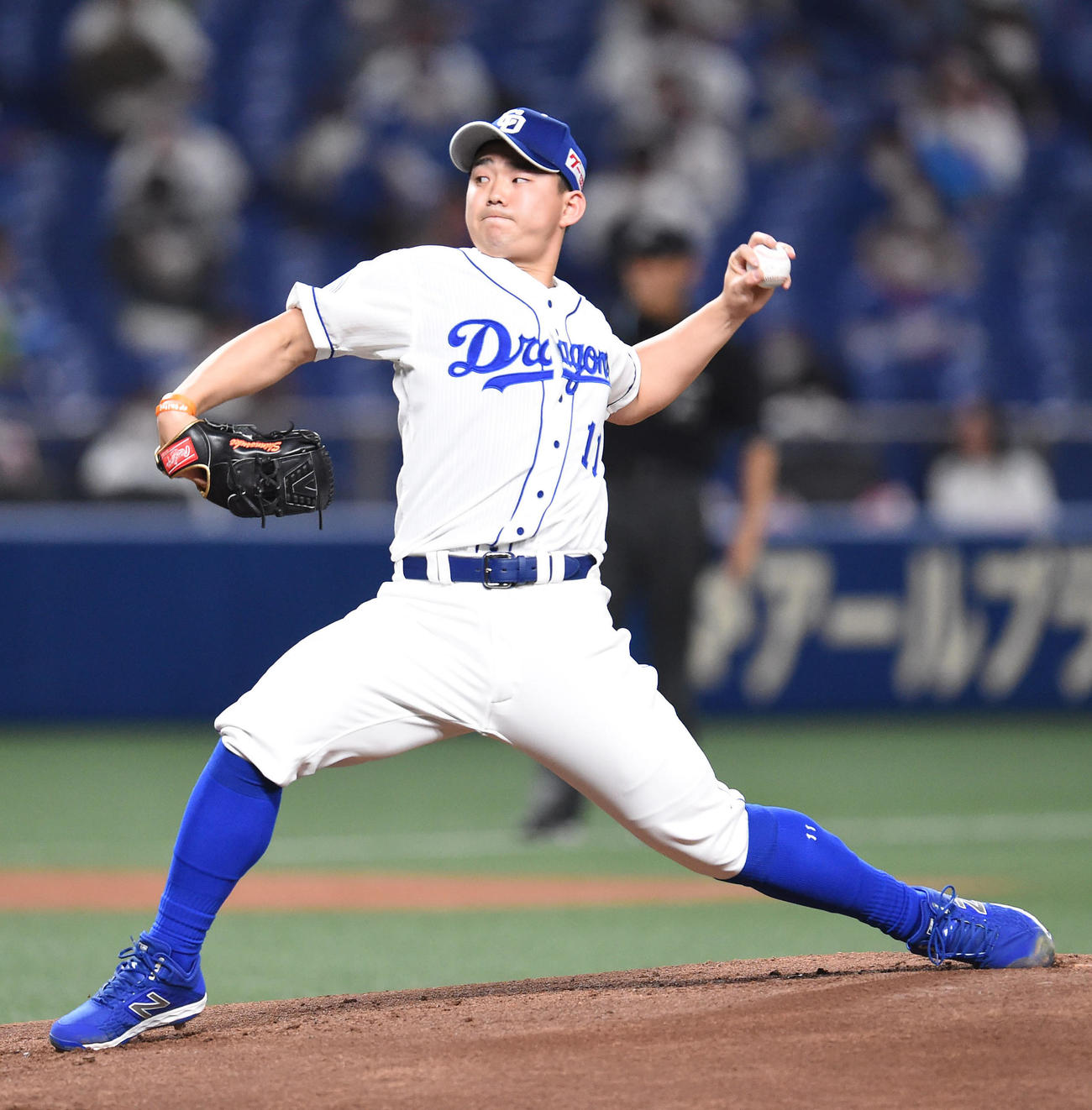 中日対ヤクルト　1回表、登板する中日先発の小笠原慎之介（撮影・森本幸一）
