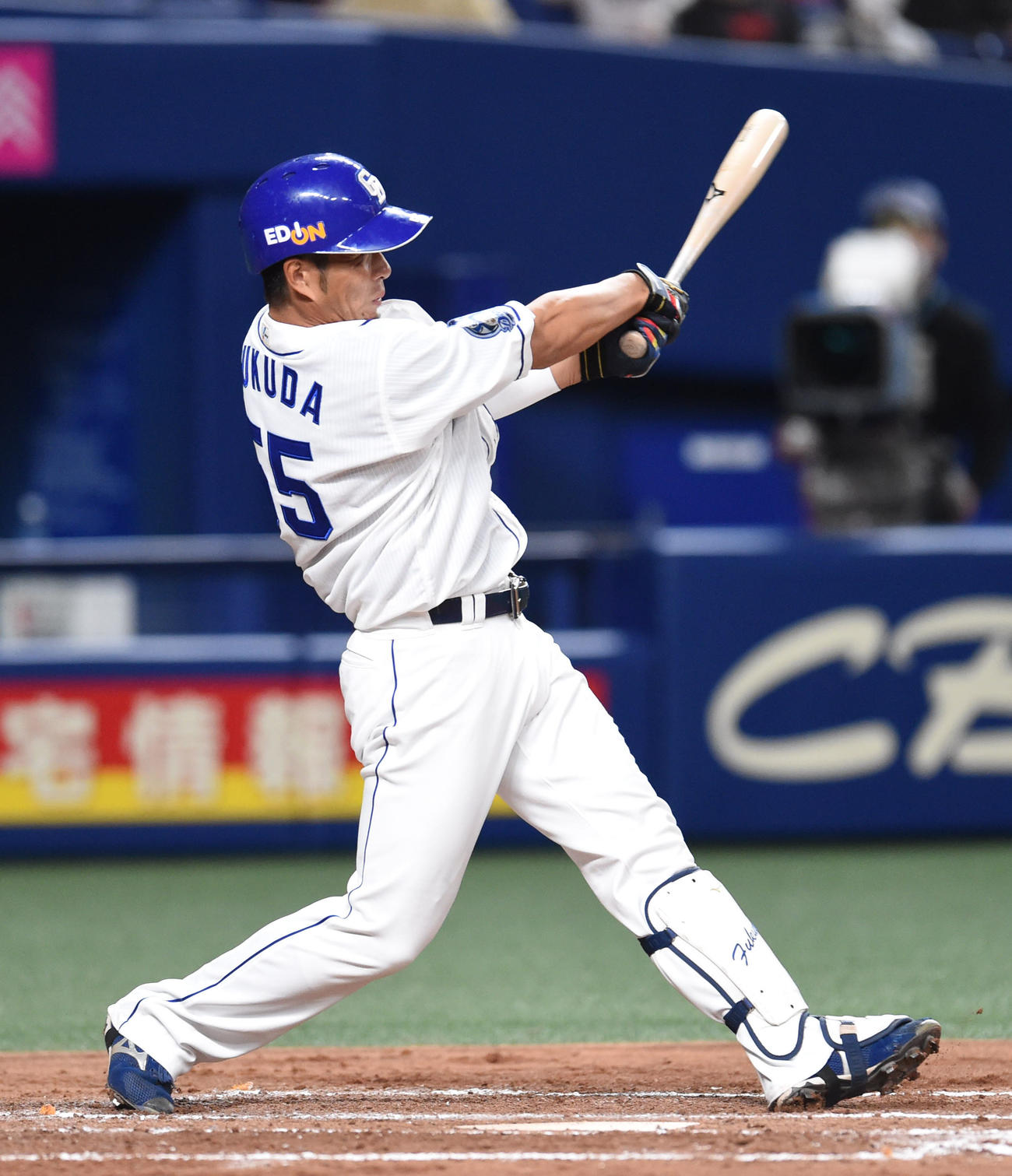 中日対ヤクルト　3回裏中日2死三塁、左適時二塁打を放った福田永将（撮影・森本幸一）