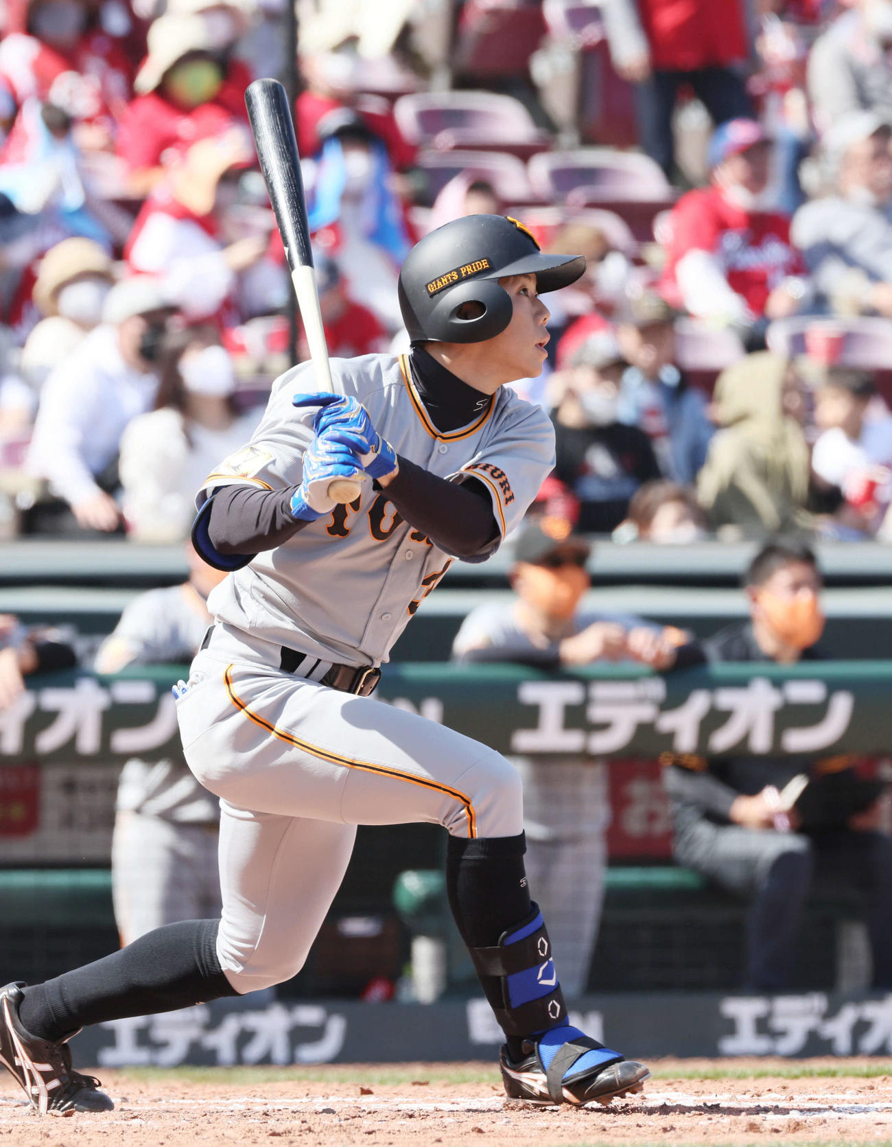 広島対巨人　4回表巨人2死一、三塁、松原は中越え適時二塁打を放つ（撮影・加藤孝規）