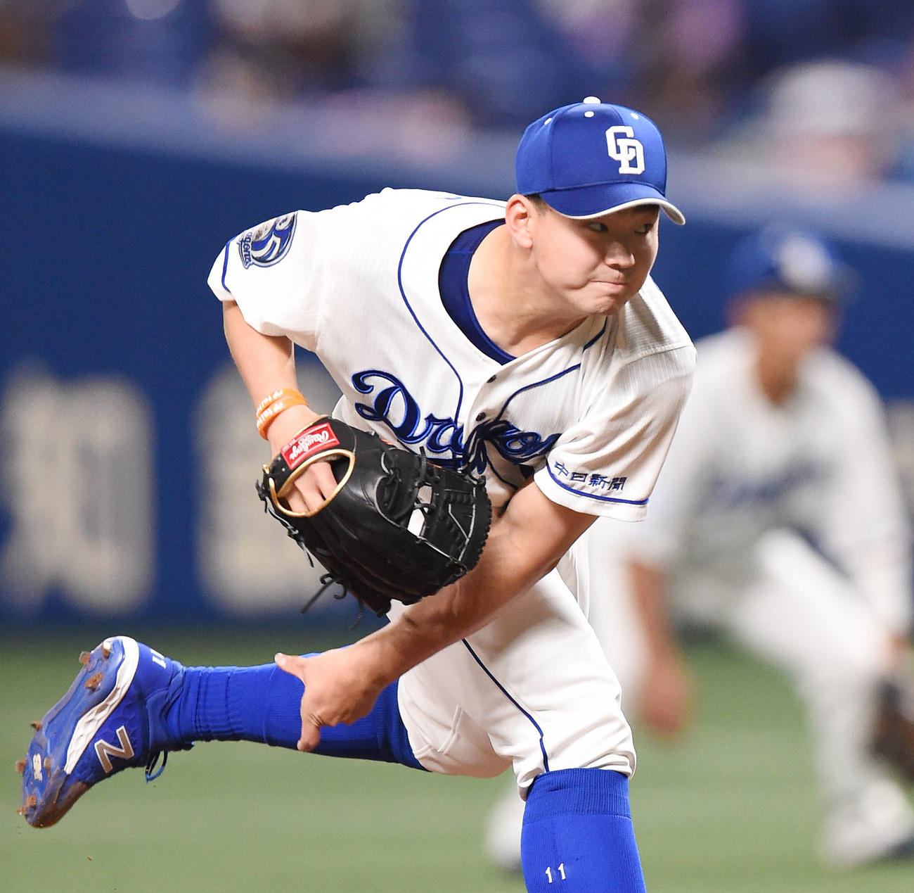 中日対ヤクルト　6回表、力投する中日先発の小笠原（撮影・森本幸一）