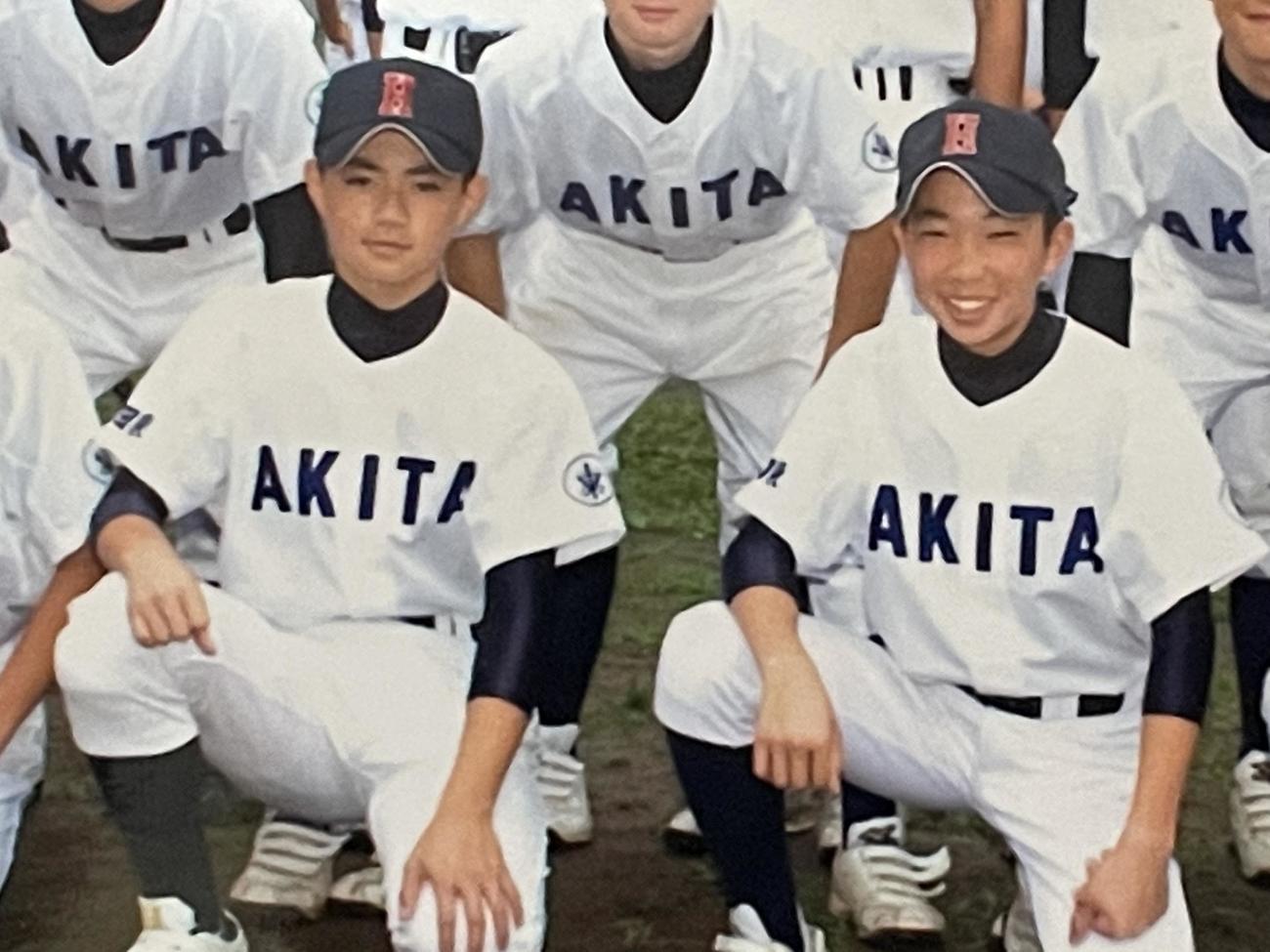 秋田東中でチームメートだった阪神石井大（右）とロッテ成田（父・石井智之さん提供）