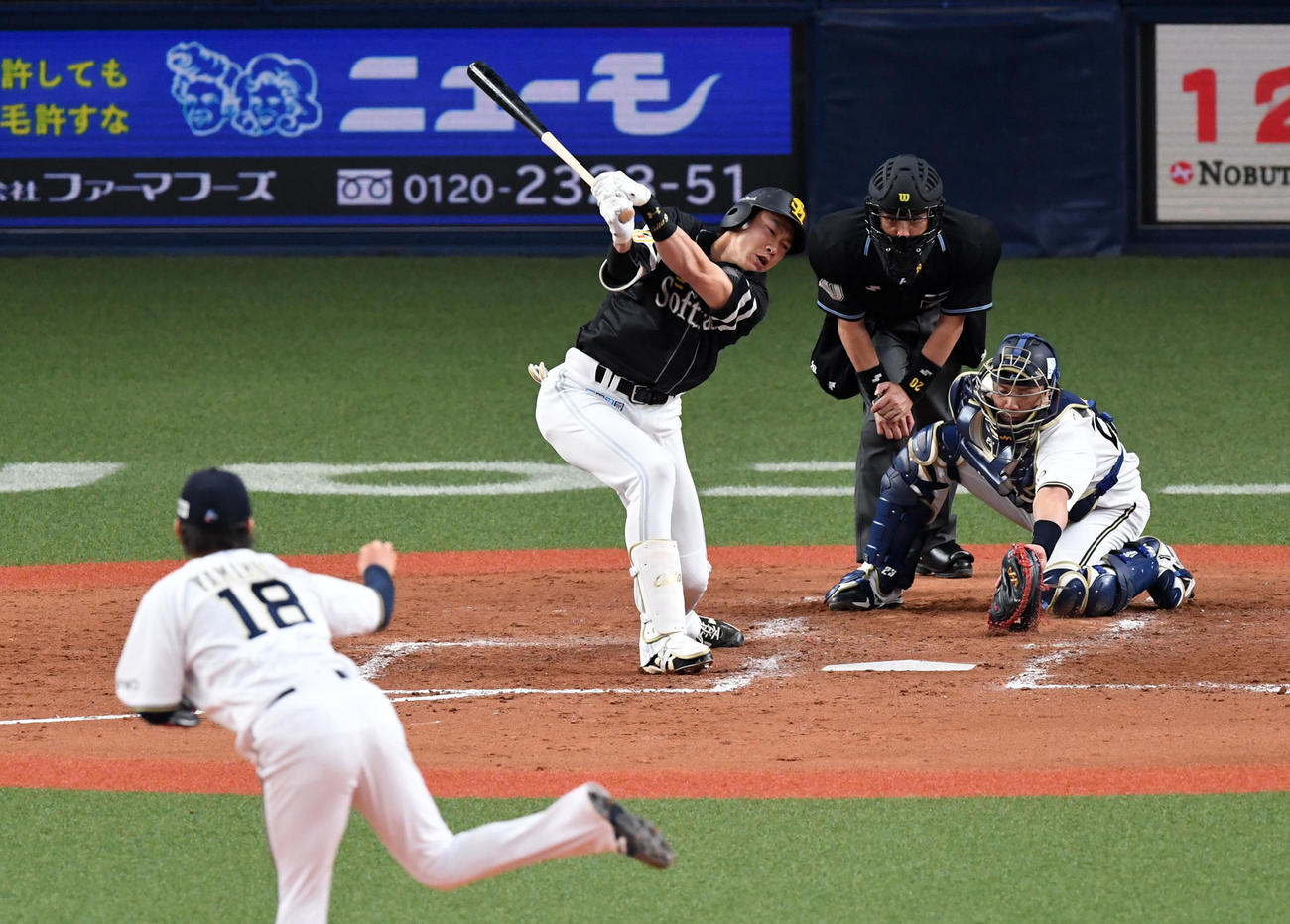 オリックス山本由伸の前にソフトバンク柳田悠岐は空振り三振（2021年4月1日撮影）