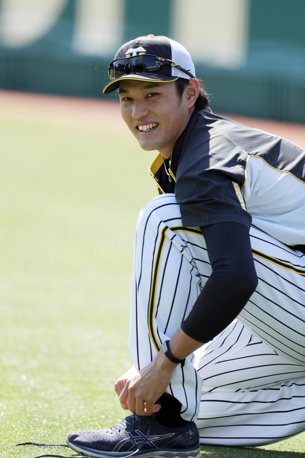 阪神情報　練習前、笑顔を見せる阪神藤浪晋太郎（撮影・前田充）