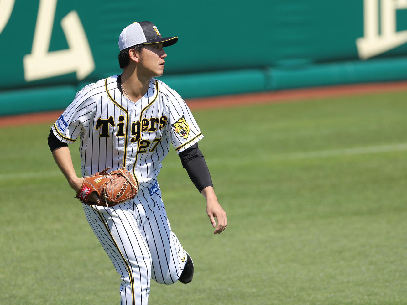 阪神情報　キャッチボールを行う阪神伊藤将司（撮影・前田充）＝2021年4月12日、甲子園球場