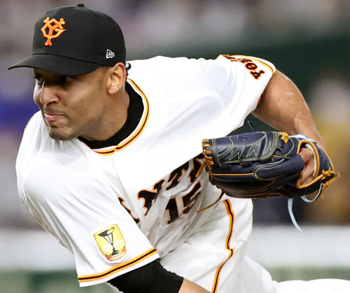 巨人対中日　巨人先発サンチェス（撮影・狩俣裕三）