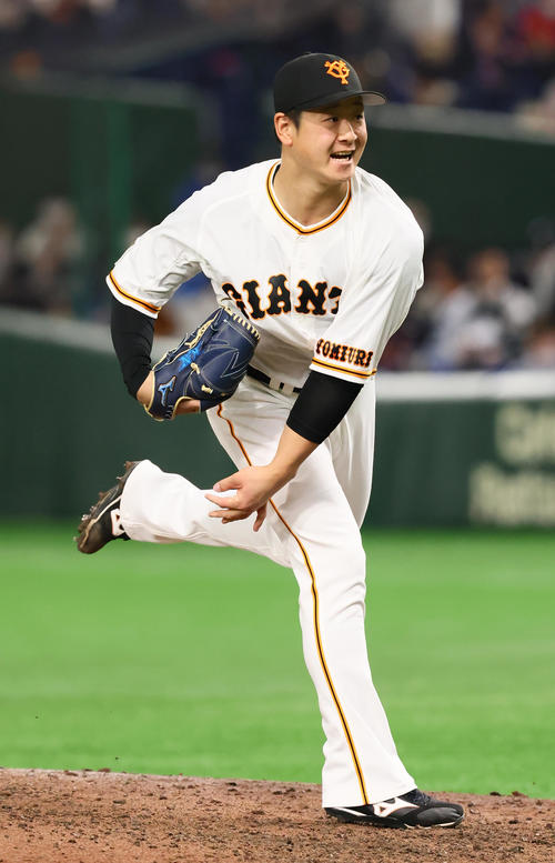 巨人対中日　巨人2番手の中川（撮影・足立雅史）