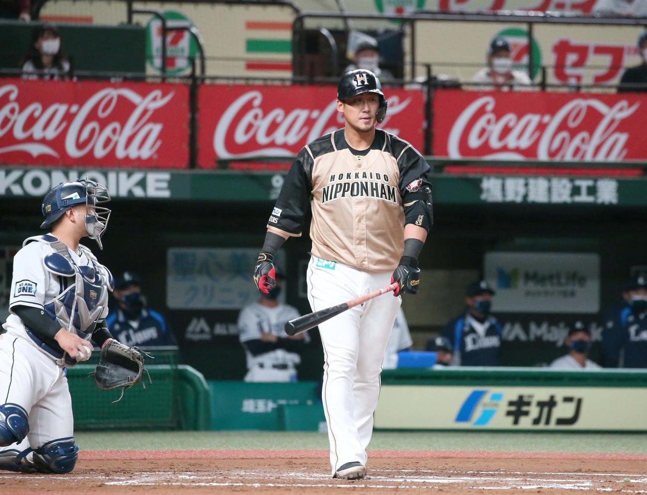 西武対日本ハム　6回表日本ハム無死満塁、四球を選ぶ中田（撮影・黒川智章）