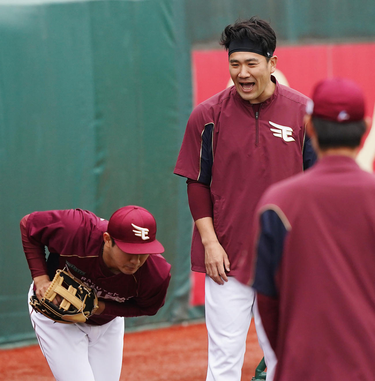 楽天対ロッテ　試合前の練習中に声を出す楽天田中将（撮影・菅敏）
