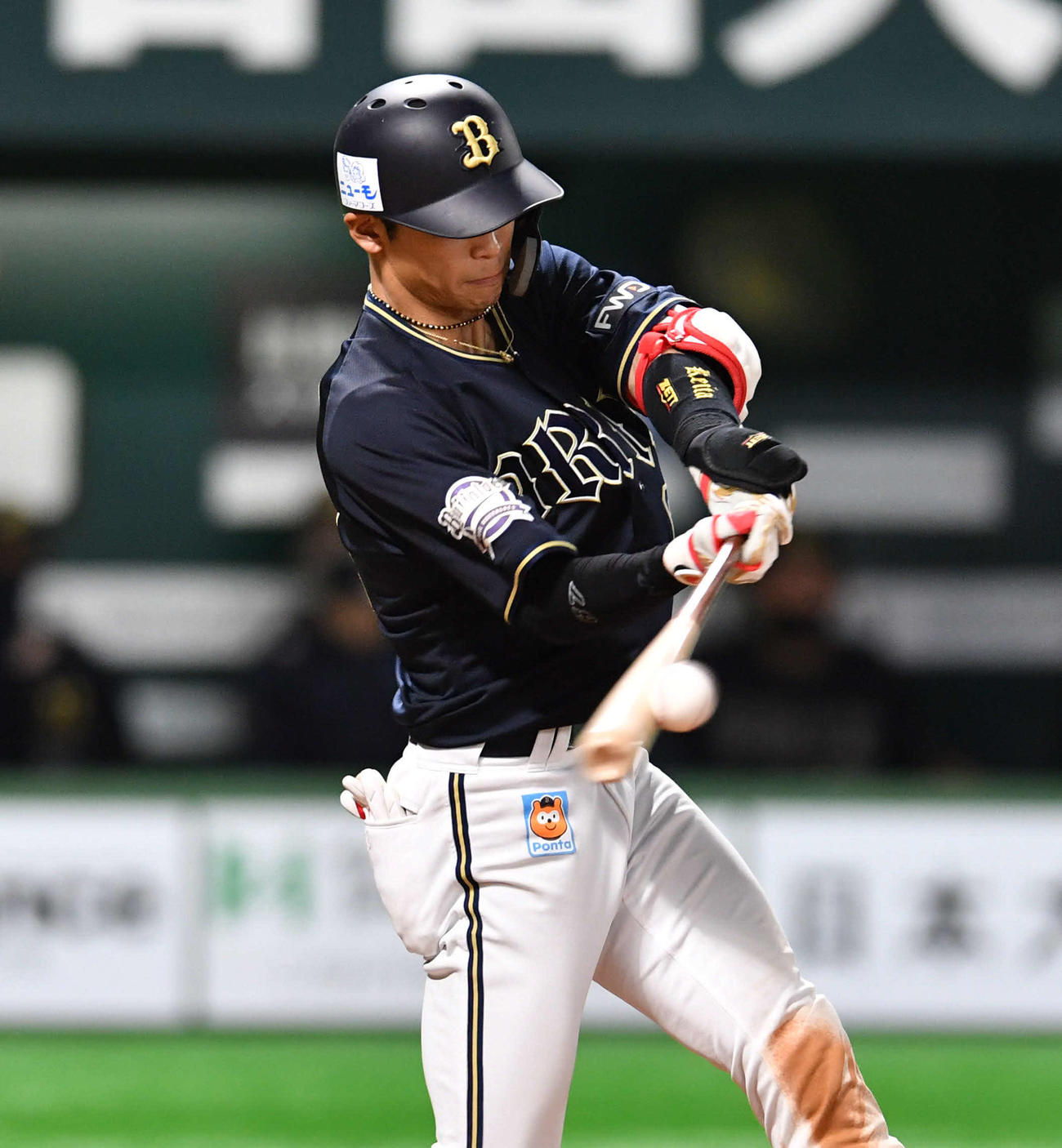 ソフトバンク対オリックス　9回表オリックス1死満塁、中川圭は2点中適時二塁打を放つ（撮影・岩下翔太）