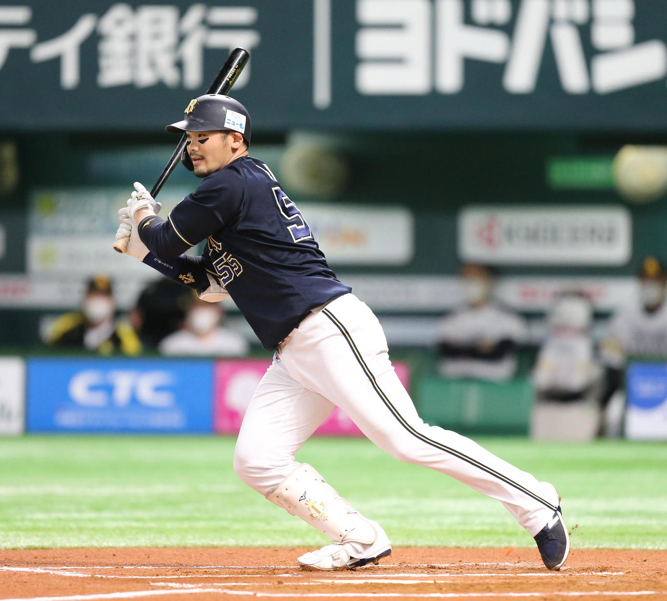 ソフトバンク対オリックス　6回表オリックス1死一・三塁、T－岡田は中前に適時打を放つ（撮影・屋方直哉）