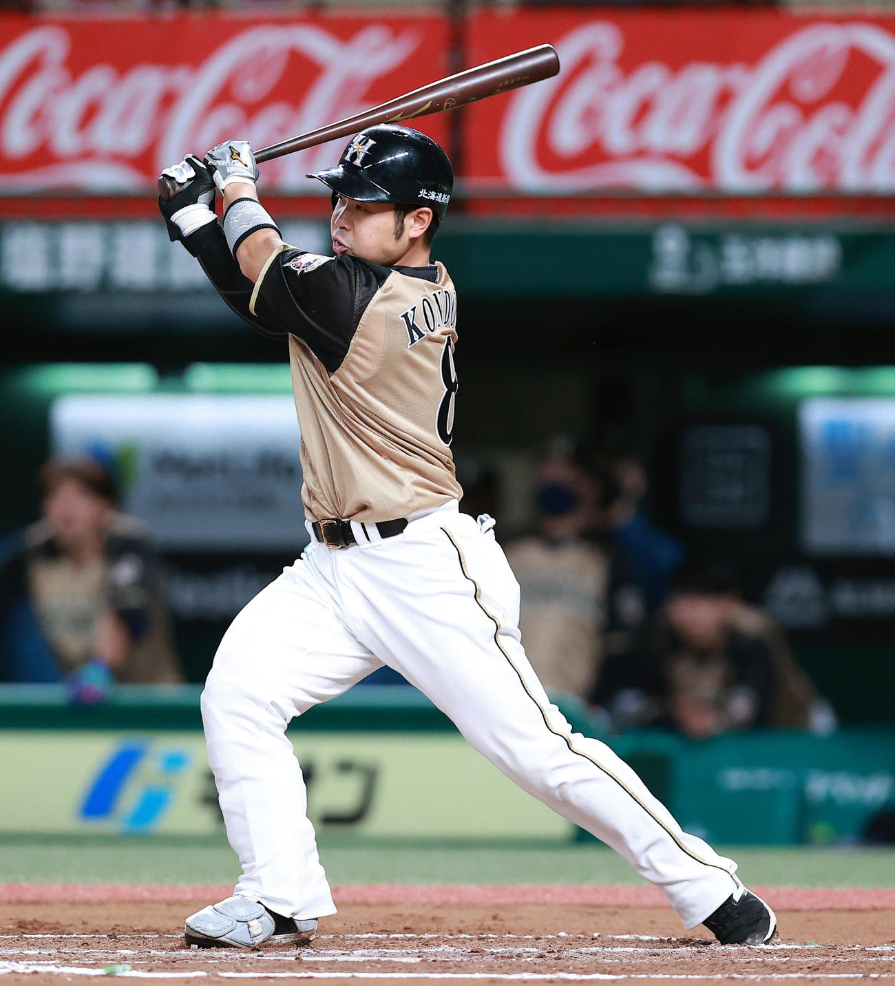 西武対日本ハム　6回表日本ハム無死満塁、近藤は同点適時打を放つ（撮影・浅見桂子）