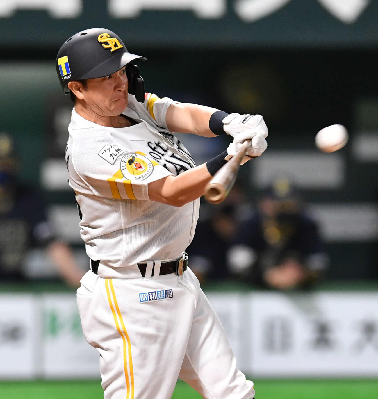 ソフトバンク対オリックス　9回裏ソフトバンク1死一、三塁、川島は2点適時中二塁打を放つ（撮影・岩下翔太）