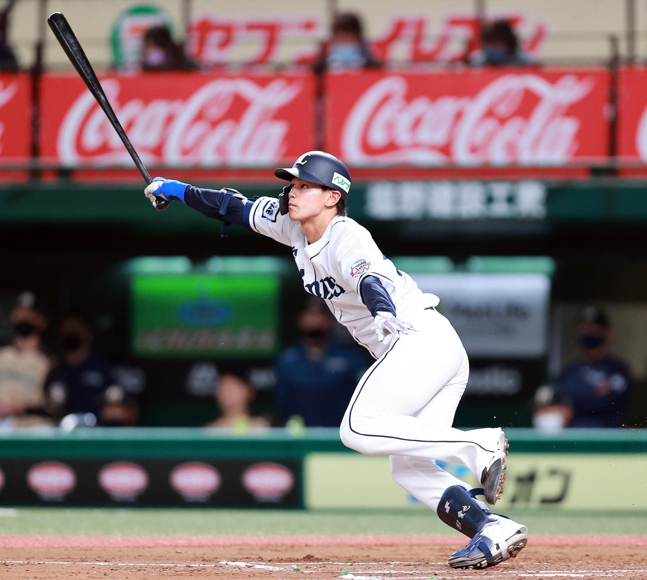 西武対日本ハム　2回裏西武無死二、三塁、西川は先制の中犠飛を放つ（2021年4月13日撮影）