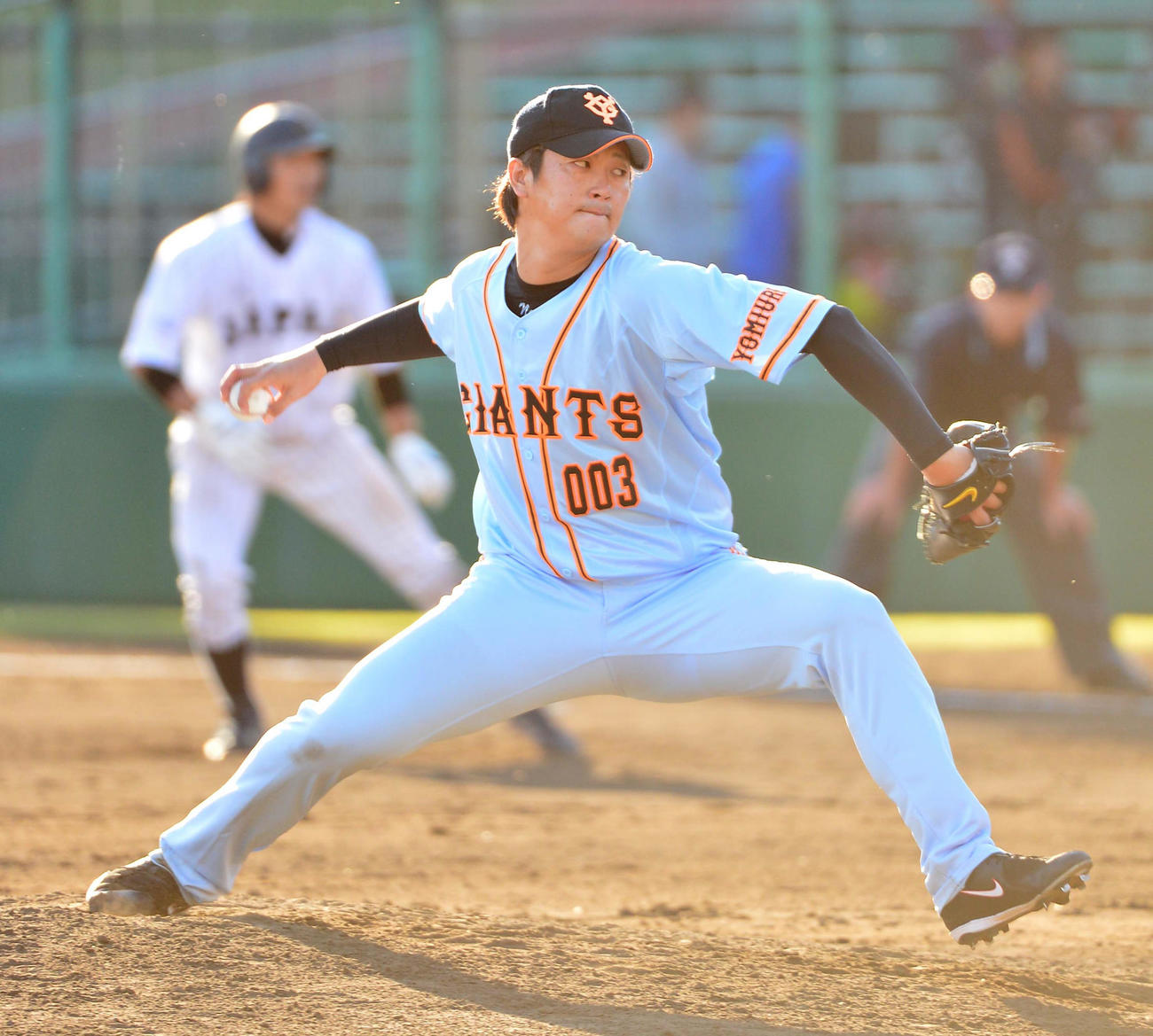 14年11月、21U日本代表対巨人　巨人4番手で登板した野間口貴彦氏