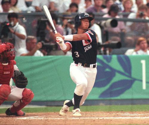 アトランタ五輪決勝のキューバ戦で打撃を行う松中信彦（96年8月2日）
