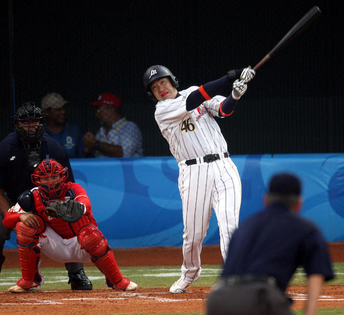 北京五輪の中国戦で打撃を行う、G．G．佐藤（08年8月19日）