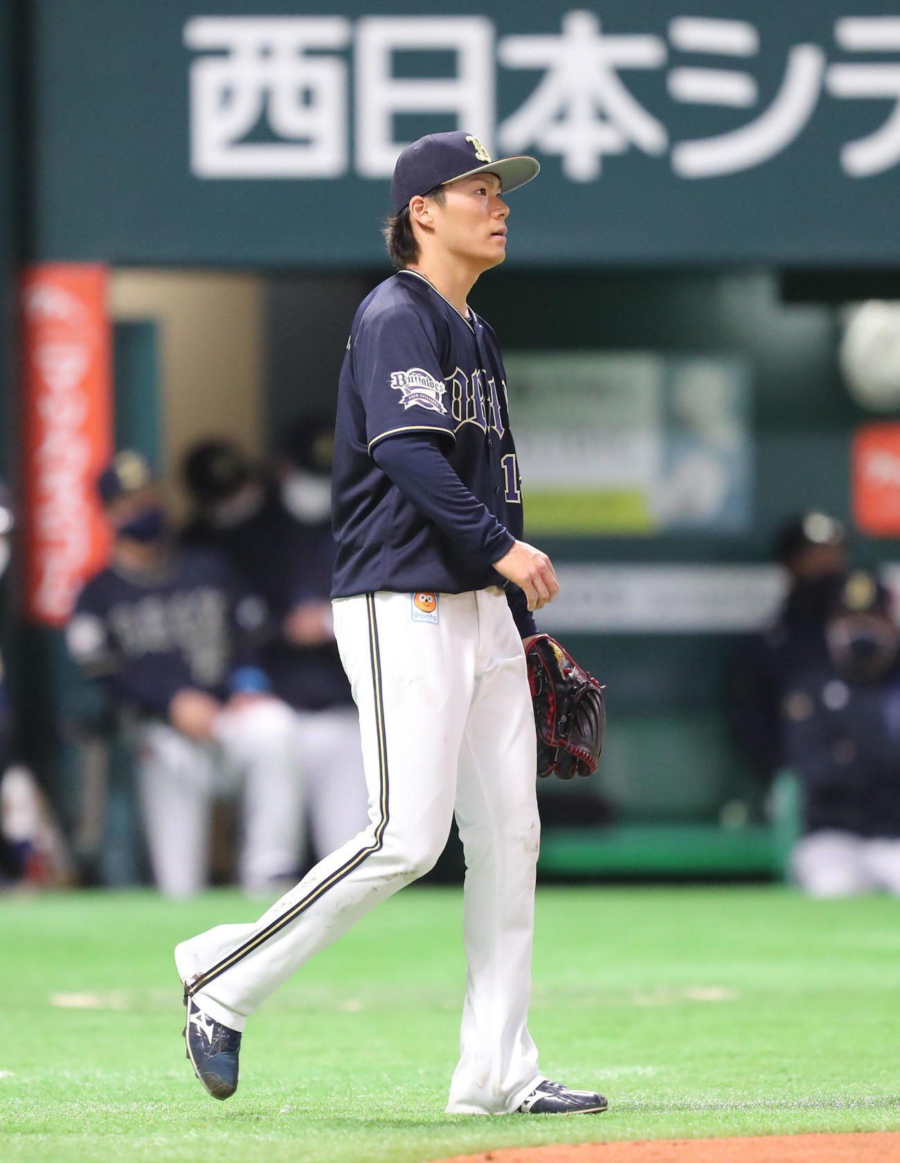 ソフトバンク対オリックス　6回裏ソフトバンク1死一、二塁、中村晃に中前適時打を浴びた山本（撮影・梅根麻紀）