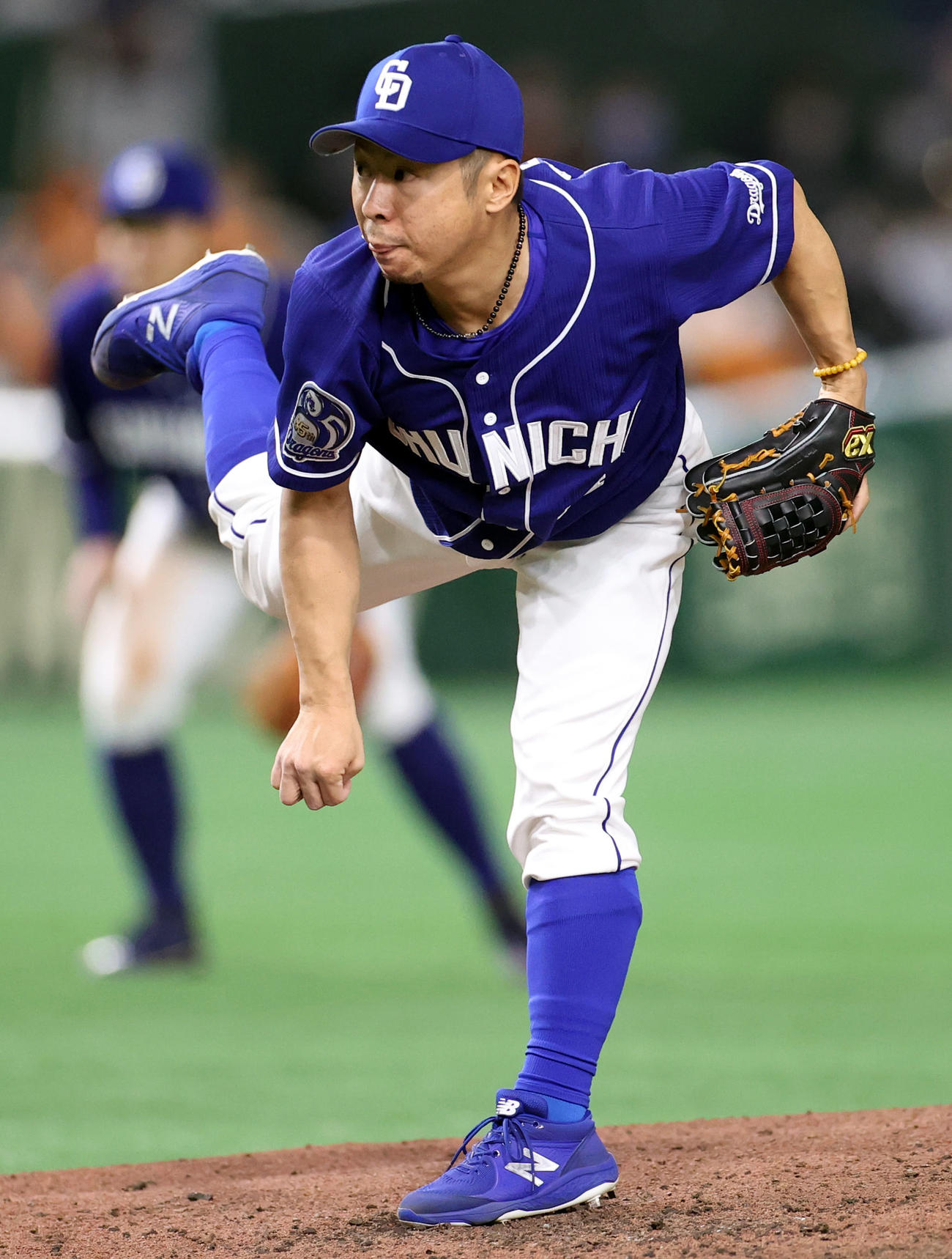 巨人対中日　8回裏から登板する谷元（撮影・狩俣裕三）