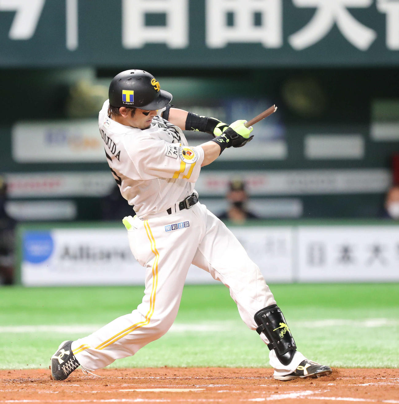 ソフトバンク対オリックス　2回裏ソフトバンク2死二塁、松田宣は中前に先制適時打を放つ（撮影・梅根麻紀）