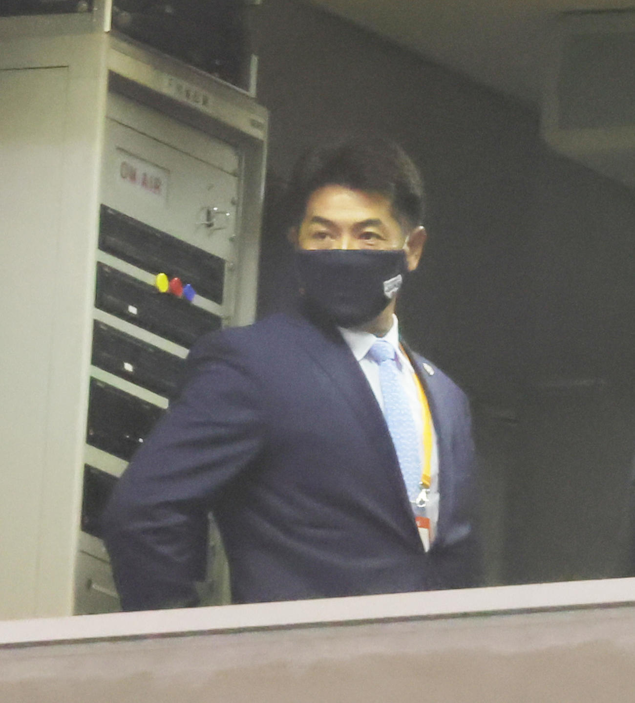 巨人－中日戦の視察に訪れた侍ジャパン稲葉監督（撮影・足立雅史）