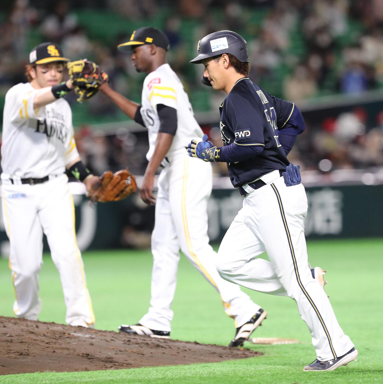 ソフトバンク対オリックス　9回表オリックス2死一、二塁、吉田正尚は二飛に終わり悔しそうな表情（撮影・梅根麻紀）