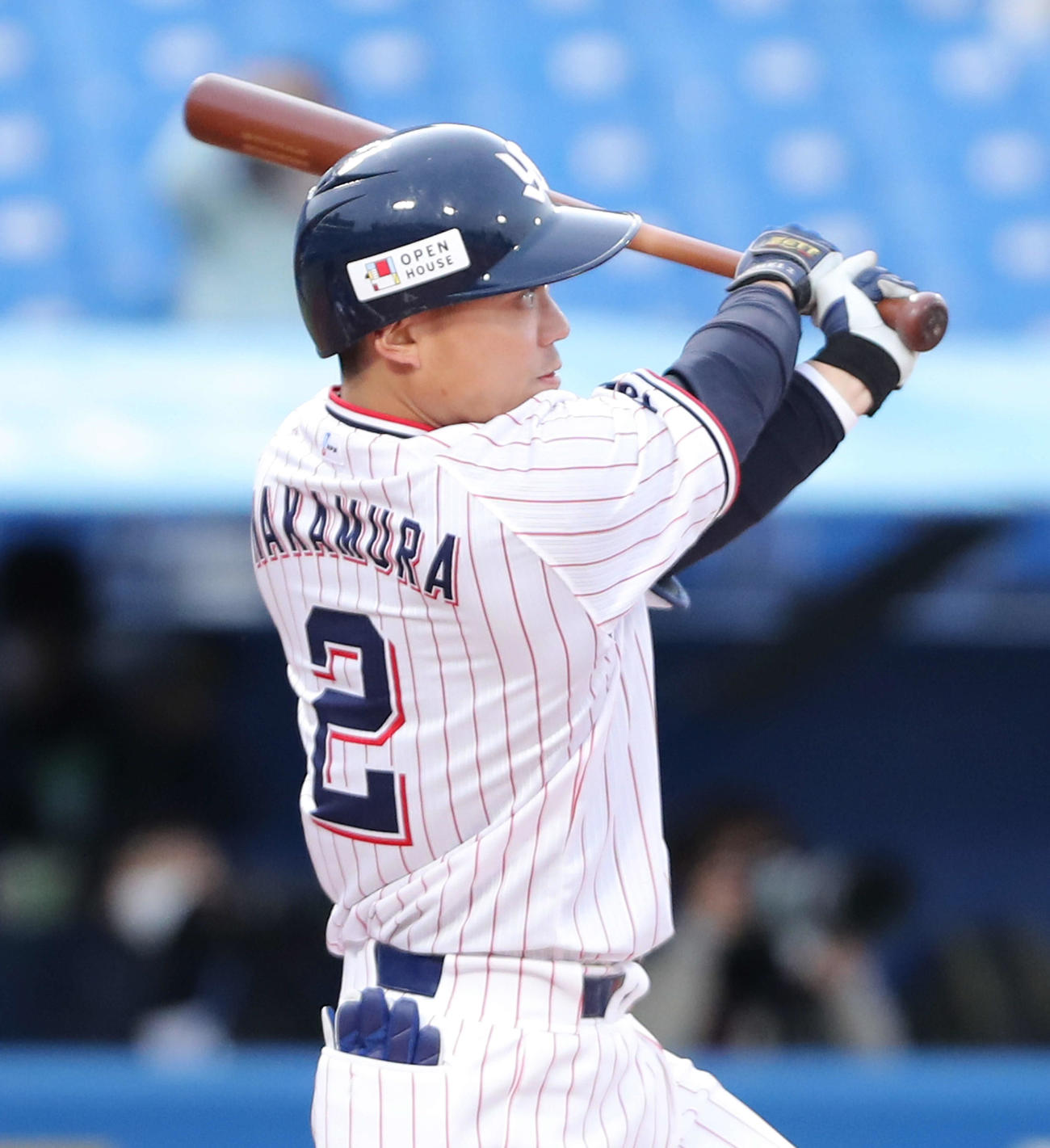 ヤクルト対DeNA 1回裏ヤクルト1死、左越え先制ソロ本塁打を放つ中村（撮影・河田真司）