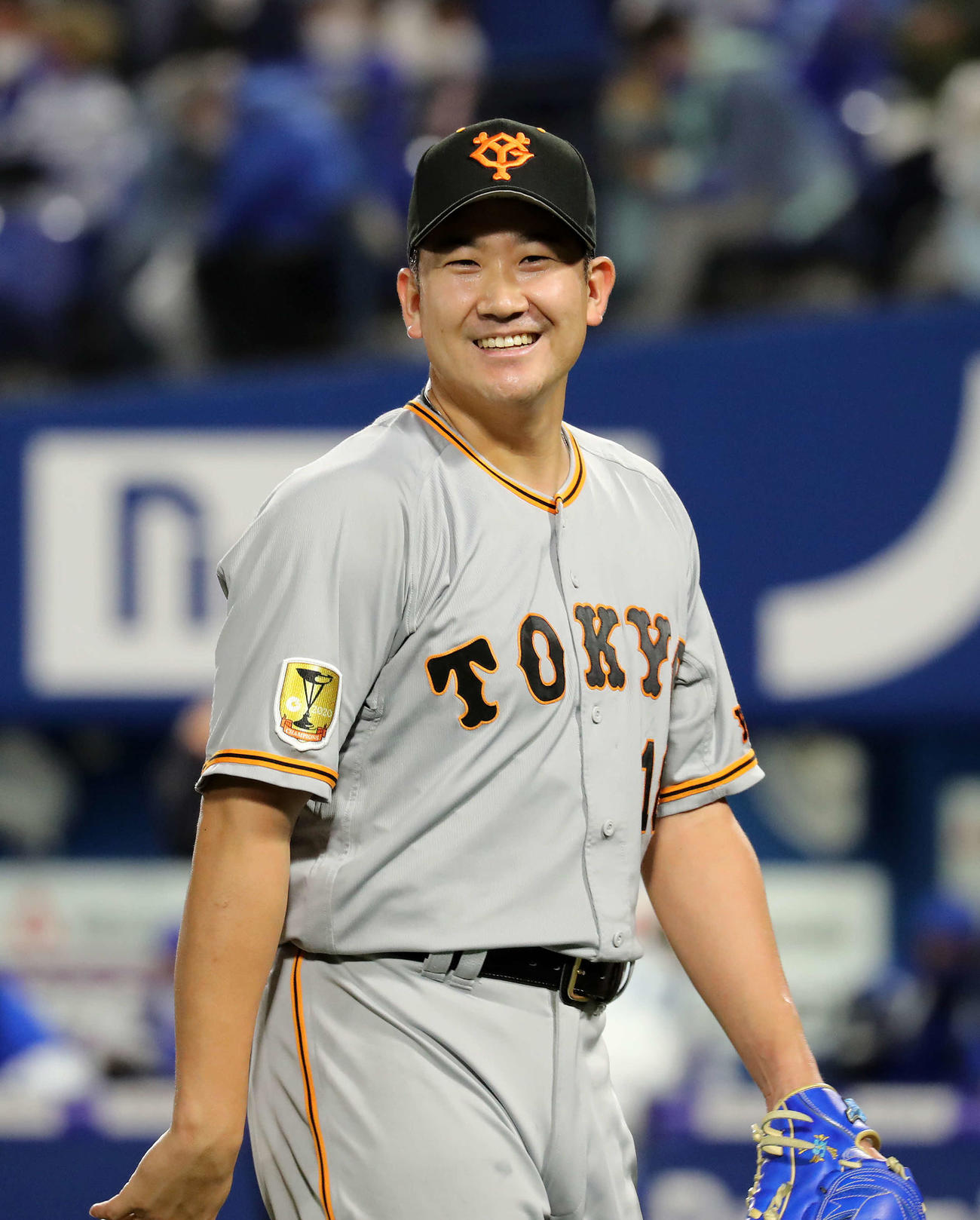 DeNA対巨人　勝利し笑顔を見せる巨人菅野（撮影・鈴木正人）