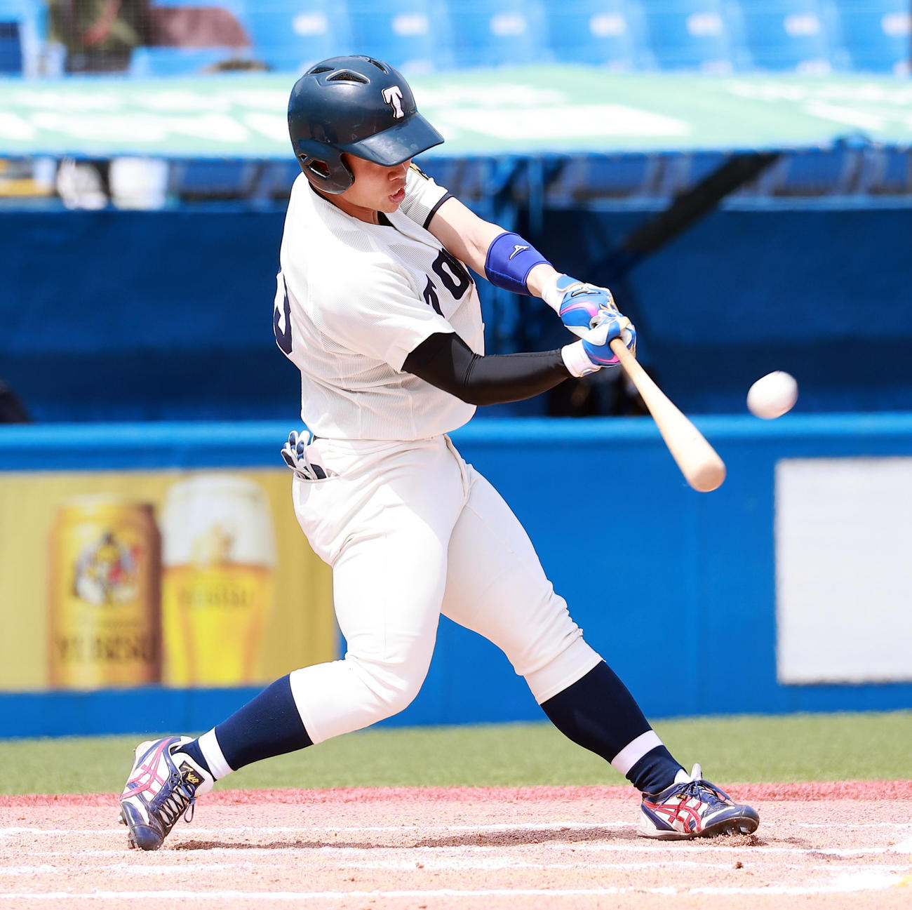 東洋大対立正大　7回表東洋大1死一、二塁、代打橋本吏は左中間に逆転3点本塁打を放つ（撮影・浅見桂子）