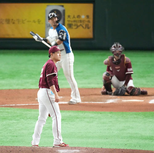 日本ハム対楽天　6回裏日本ハム2死、中田に左越えソロ本塁打を浴びる牧田（撮影・鈴木みどり）
