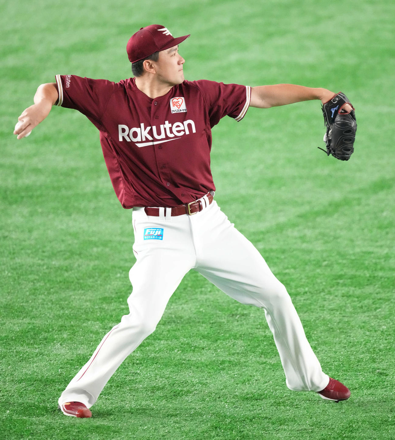 日本ハム対楽天　先発予定の楽天田中将はキャッチボールする（撮影・鈴木みどり）
