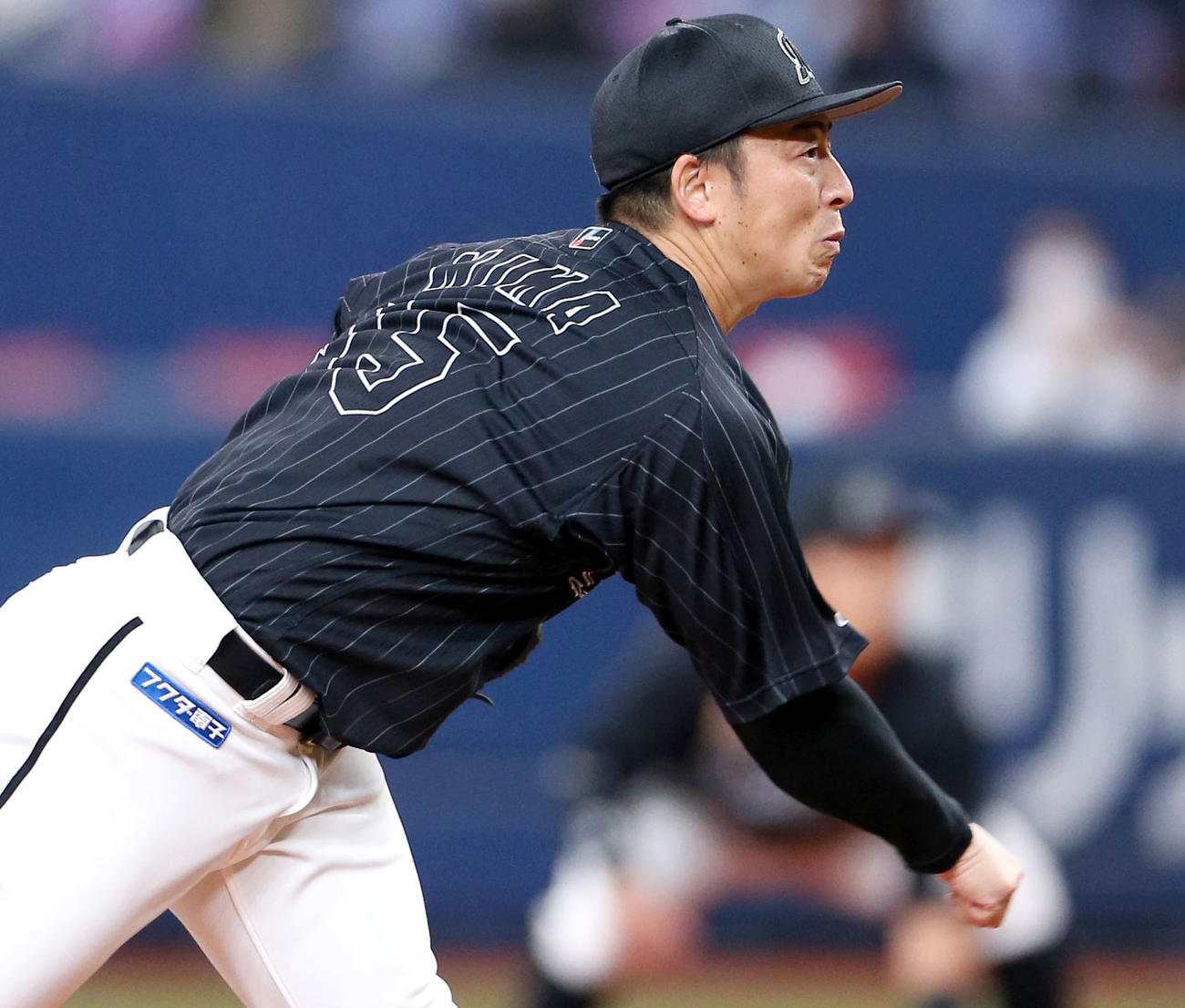 オリックス対ロッテ　力投するロッテ美馬（撮影・上山淳一）